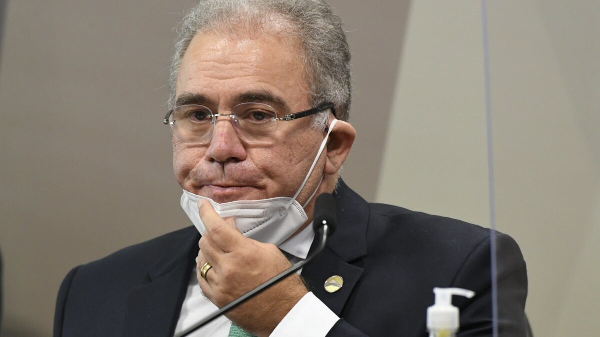 Queiroga foge de perguntas sobre cloroquina e protege gestão Bolsonaro