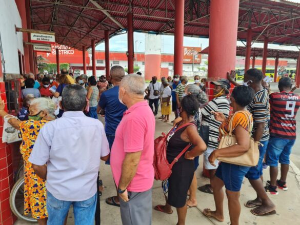 Para ter acesso gratuito ao transporte, idosos de São Luís padecem em fila