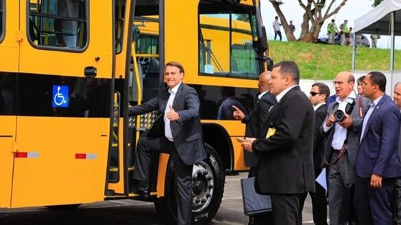 Bolsonaro ônibus escolar