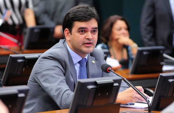 Weverton tem obrigação de provar que não está com projeto pessoal de governo, diz Rubens Jr