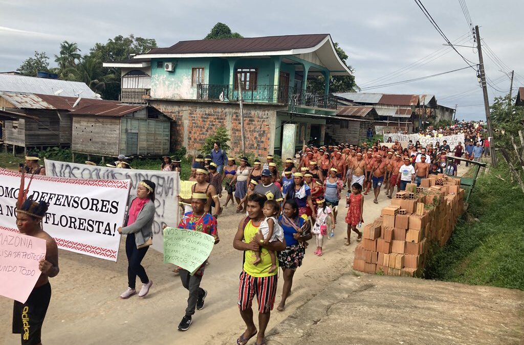 Indígenas do Vale do Javari protestam contra Bolsonaro e em defesa de Bruno e Dom