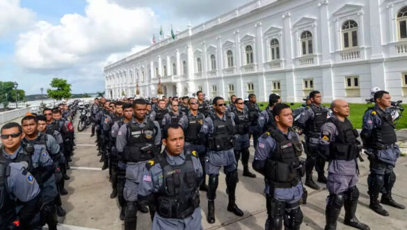 O governador do Maranhão, Carlos Brandão, anunciou a nomeação de 300 novos policiais militares e 46 civis, sendo 13 delegados, 13 escrivães, 13 investigadores e 7 peritos.