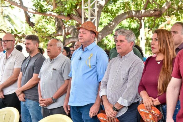 O governador e candidato à reeleição Carlos Brandão participou da procissão do Vaqueiro na cidade de Vargem Grande, a atividade é alusiva ao tradicional festejo de São Raimundo Nonato