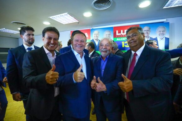 Luiz Inácio Lula da Silva (PT) reuniu 7 governadores e 16 governadores de diversas regiões do país em apoio à sua candidatura à Presidência da República