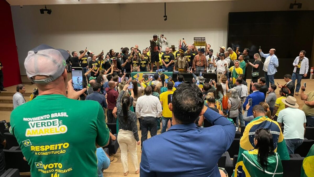 Na Câmara, golpistas dão “ultimato” às Forças Armadas para anularem eleições