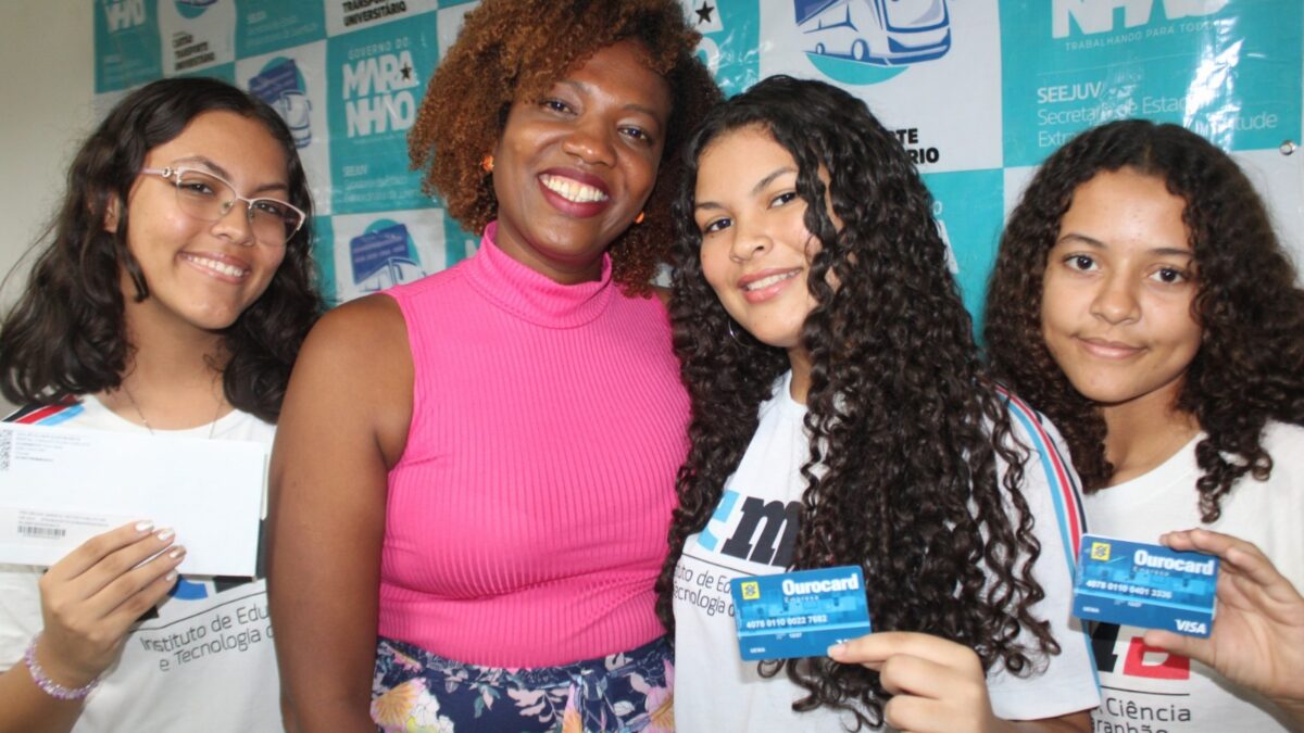 Governador Brandão e Secretária Tatiana Pereira realizam entrega do Cartão Transporte Universitário nesta segunda 27