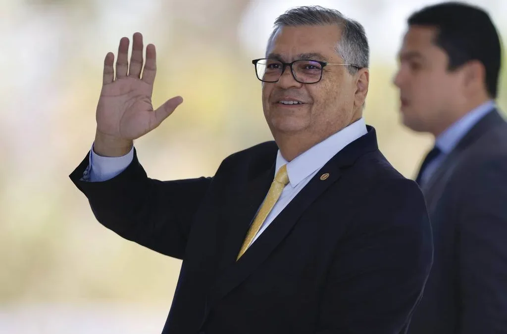Dino dá recado ao Congresso e critica ‘democracia do piti’