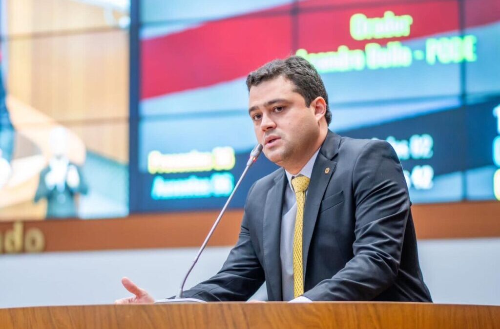 Leandro Bello sai em defesa de Felipe Camarão e questiona interesses por trás dos ataques de Mical Damasceno