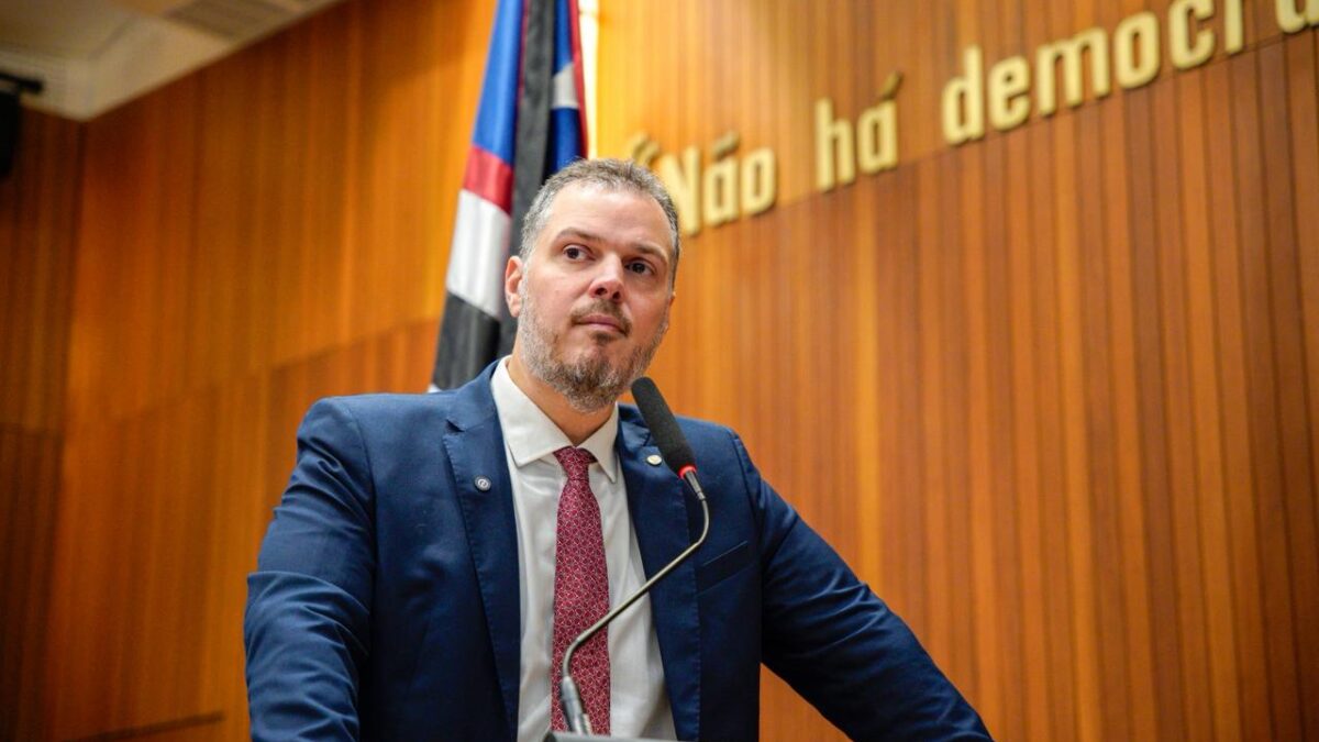 Na tribuna, Rodrigo Lago diz que “Estado está sendo governado pelo irmão do chefe de uma organização criminosa”