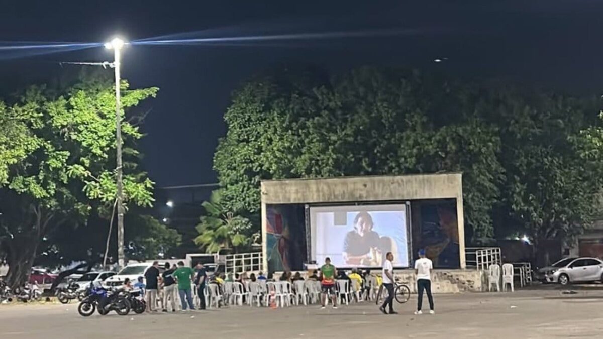 Flopou! Exibição de documentário sobre Bolsonaro tem cadeiras vazias em São Luís