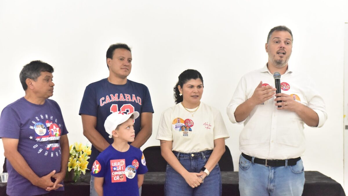 Felipe Camarão, Márcio Jerry e Rodrigo Lago juntos em plenária da Educação em São Luís