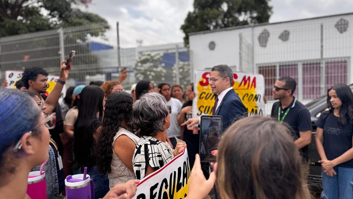 Carlos Lula cobra governo sobre dívida de R$ 8 milhões com empresa do Disque-Saúde e Justiça suspende demissões na EMSERH